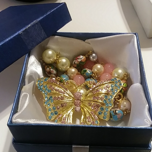 🔥2 for $20🔥Beaded Necklace with Rhinestone Butterfly Pendant/Brooch - Picture 5 of 5